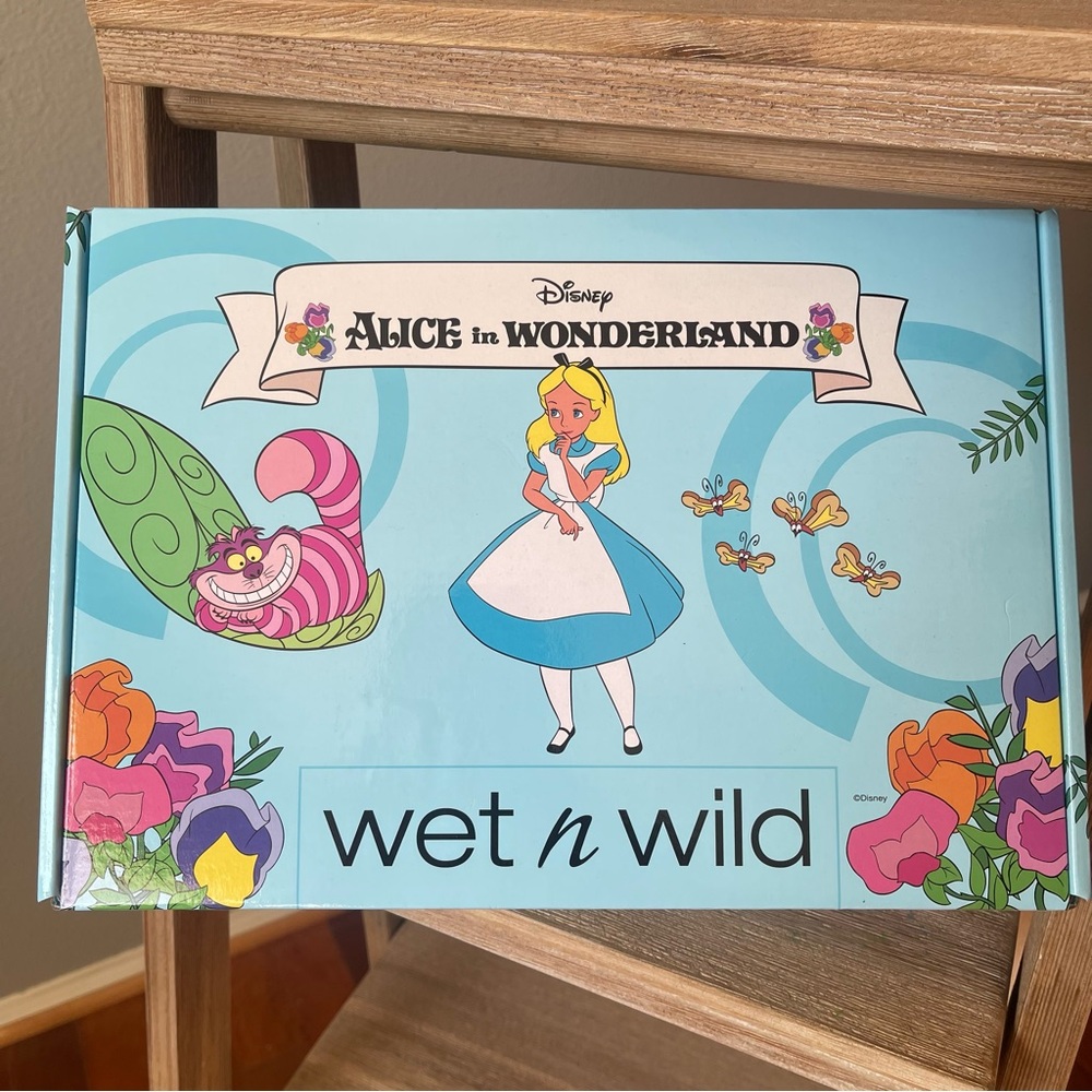 wet n wild Alice in Wonderland Makeup Set - Picture 2 of 16